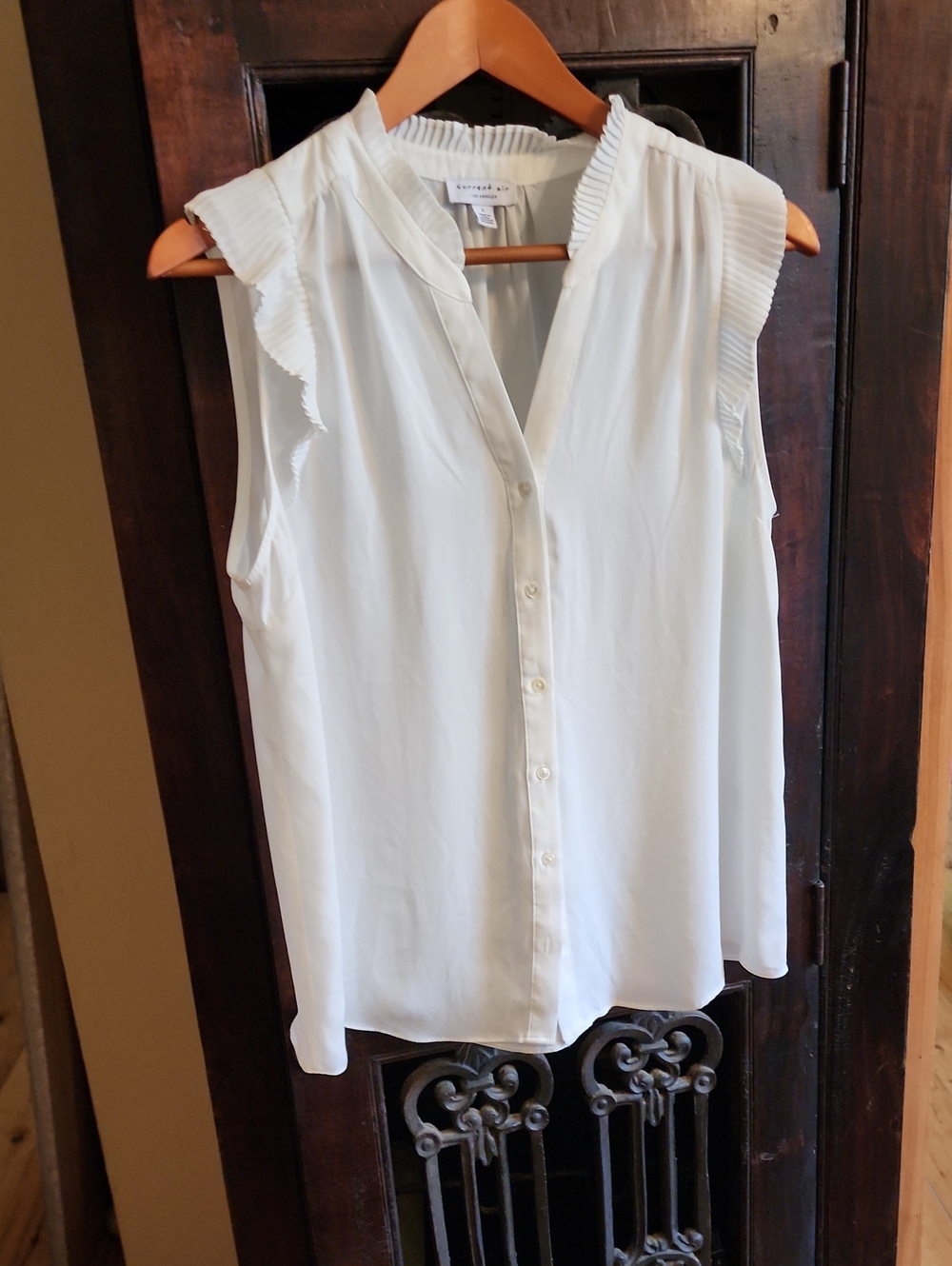 Current Air Sleeveless Button-Front Blouse in Pale Ivory